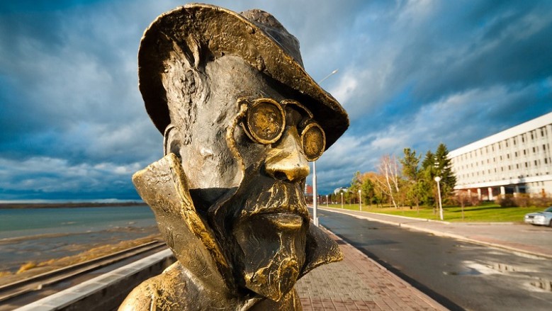 The Tom River Promenade and the Monument to Chekhov